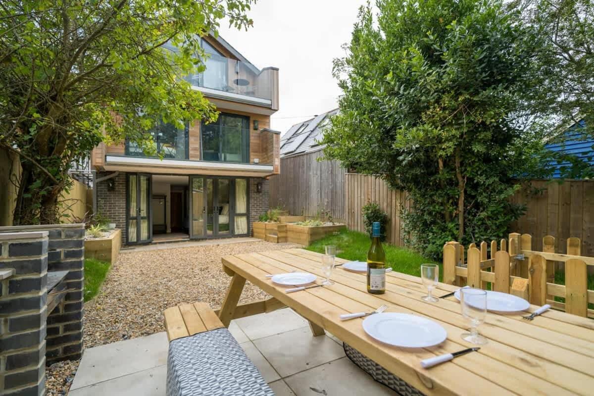 Rotherwood, Gurnard Seafront Экстерьер фото