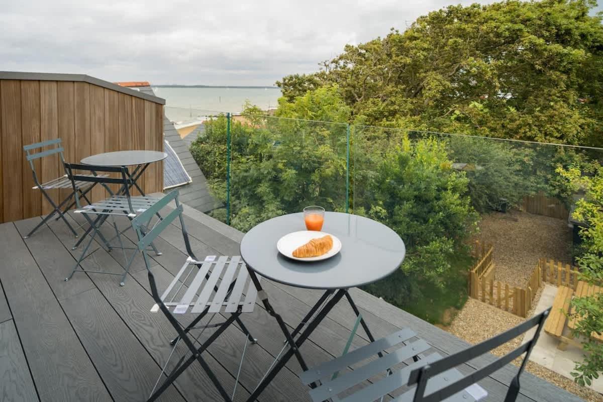 Rotherwood, Gurnard Seafront Экстерьер фото